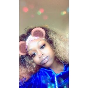 Meet your Posher, Dee